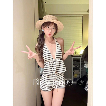 Dviejų dalių dryžinis maudymosi kostiumėlis, konservatyvaus kirpimo, su krūties pagalvėle, 82% poliesteris / pamušalas 18%, tvirtas, tinkamas plaukiojimui