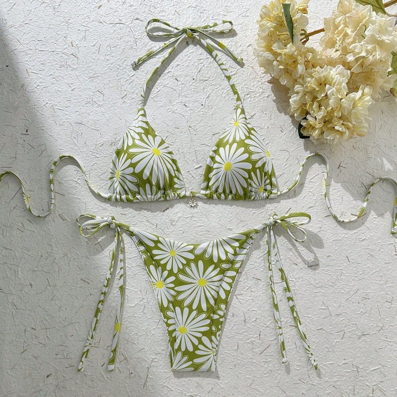 Bikini su gėlių spauda ir raišteliai, krūties pagalvėlė, be plieno atramos, be rankovių, briefs stilius, poliesterio audinys 82% su poliesterio pamušalu 82%