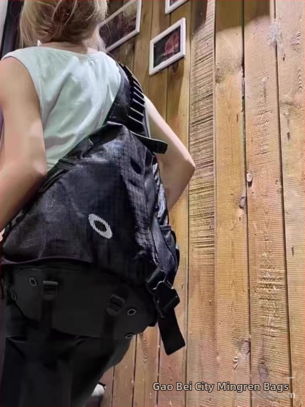 Tikitud kerge jalgrattasõidukott, 36–55L, nailon, ühildu 14-tollise sülearvutiga, õhu-padi rihmad, geomeetriline muster, tänavapiltiline stiil