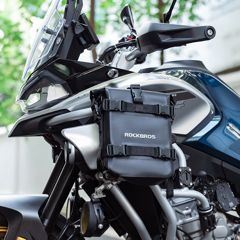 Rockbros torba za stražnji dio motocikla — vodootporna, PVC+POM materijal, 5 L kapacitet, model 30140103001