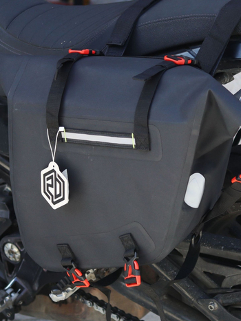 Vízálló nyereg táska motorkerékpárhoz és kerékpárhoz, TPU anyag, 30L kapacitás, modell Zc017