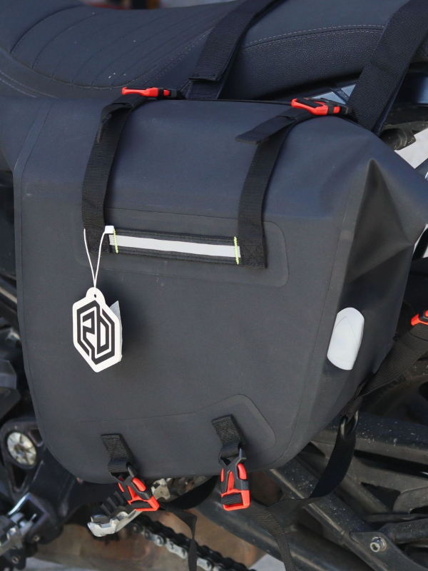 Vízálló nyereg táska motorkerékpárhoz és kerékpárhoz, TPU anyag, 30L kapacitás, modell Zc017