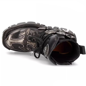 Martin csizmák, felsőréteg marhabőr, gumírozott talp, kerek orr, 3–5 cm vastag sarok