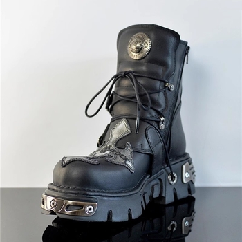 Martin csizmák, felsőréteg marhabőr, gumírozott talp, kerek orr, 3–5 cm vastag sarok