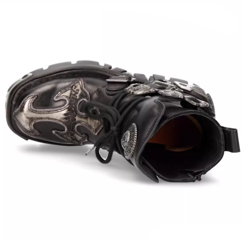 Martin csizmák, felsőréteg marhabőr, gumírozott talp, kerek orr, 3–5 cm vastag sarok