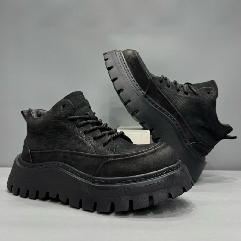 Férfi Martin bakancs első réteg marhabőrrel, habtalppal, középmagasságú szár 3–5 cm, kerek orr, pamut bélés