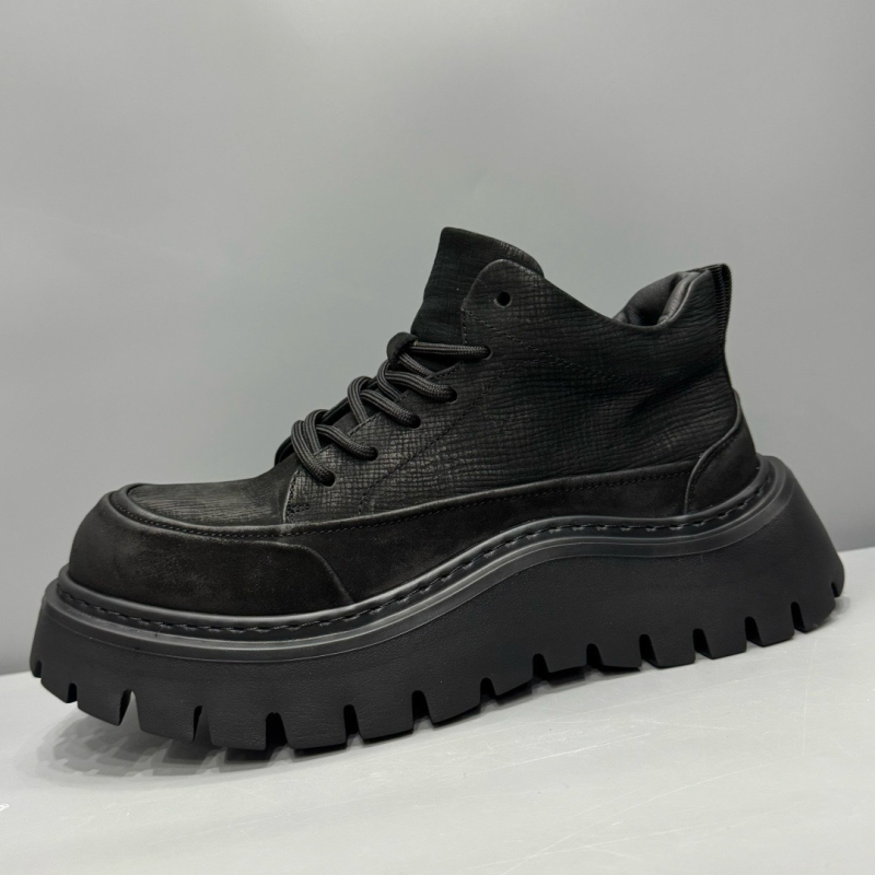 Férfi Martin bakancs első réteg marhabőrrel, habtalppal, középmagasságú szár 3–5 cm, kerek orr, pamut bélés