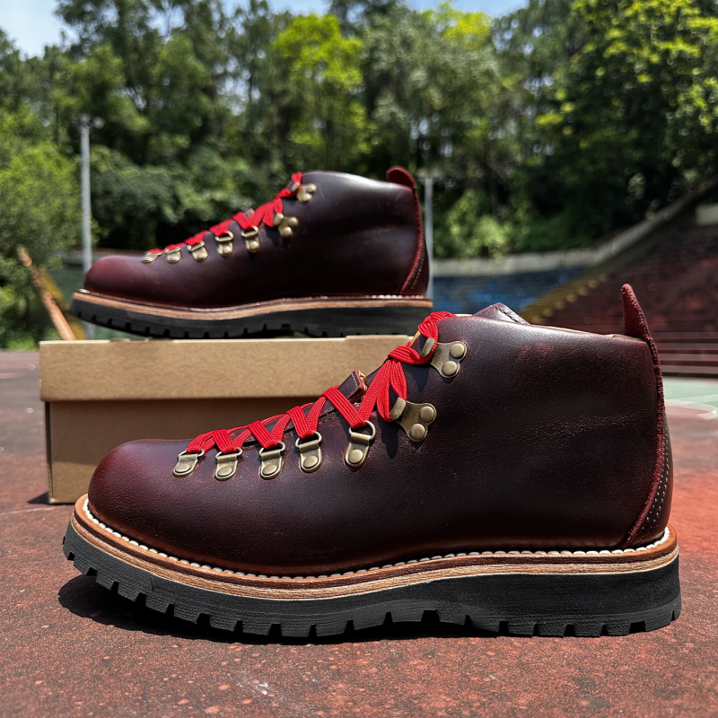 Ghete Goodyear din piele de vițel, stil britanic retro, bocanci înalți de munte pentru exterior, din piele naturală pentru bărbați; Partea superioară: piele de vițel; Talpă: cauciuc Goodyear; Căptușeală interioară: piele naturală; Tălpi: piele naturală; Vâ