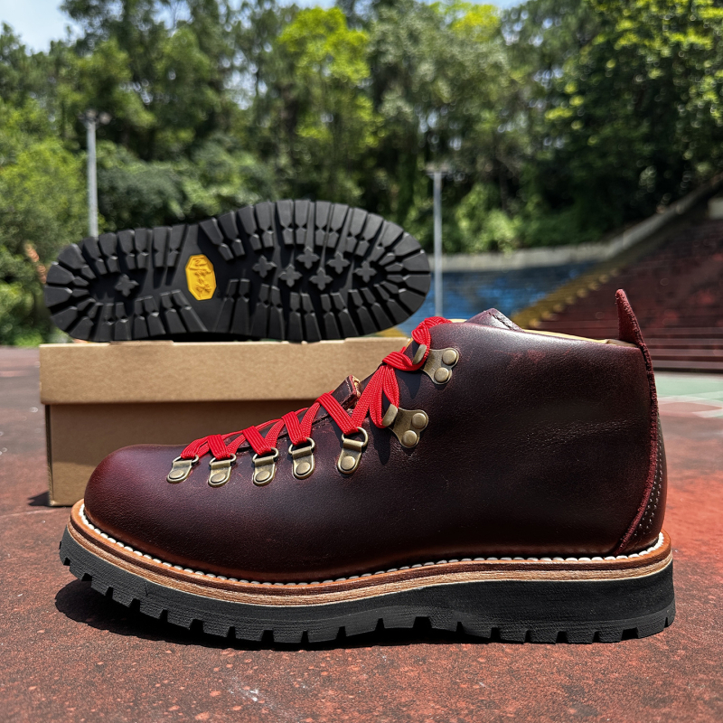 Ghete Goodyear din piele de vițel, stil britanic retro, bocanci înalți de munte pentru exterior, din piele naturală pentru bărbați; Partea superioară: piele de vițel; Talpă: cauciuc Goodyear; Căptușeală interioară: piele naturală; Tălpi: piele naturală; Vâ