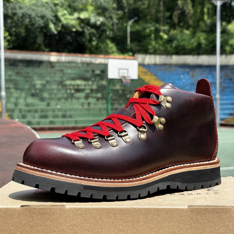 Ghete Goodyear din piele de vițel, stil britanic retro, bocanci înalți de munte pentru exterior, din piele naturală pentru bărbați; Partea superioară: piele de vițel; Talpă: cauciuc Goodyear; Căptușeală interioară: piele naturală; Tălpi: piele naturală; Vâ