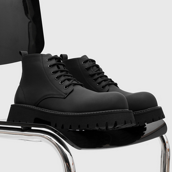 Ghete Martin pentru bărbați, talpă din cauciuc, guler scurt, închidere cu șiret în față, căptușeală din microfibră