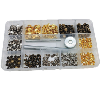 Drabužių metalo aksesuarų rinkinys: kapų smeigtukai, spaustuvai, dekoratyviniai smeigtukai ir plokščios dviejų pusių smeigtukai odai ir audiniams (180 rinkiniai)