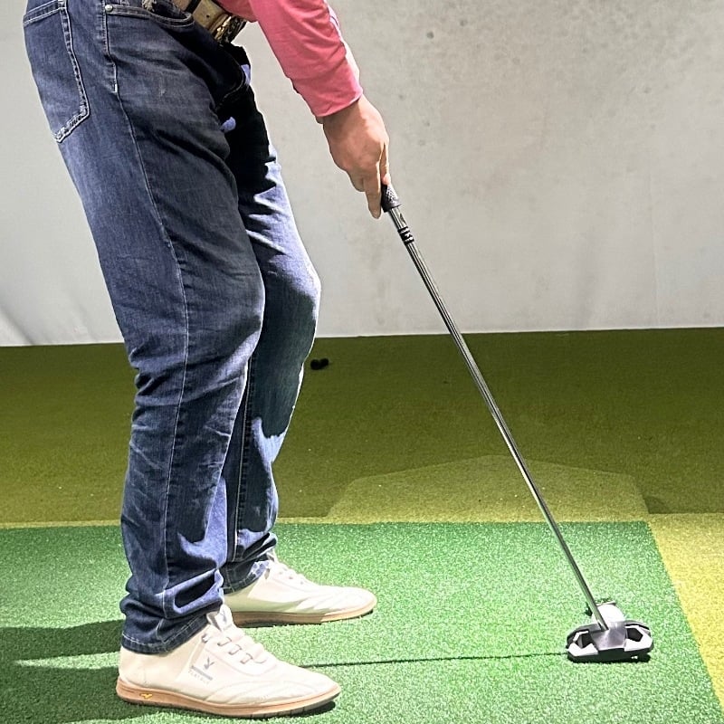 Голф треньор за удар за поддържане на формата на китковия триъгълник – глава от 8620 меко желязо, стоманена пръчка, дължина 35, ъгъл на лей 64.5