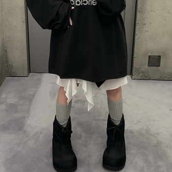 Női téli csizma - fleece bélés, PU felsőrész, gumitalp, középmagas fazon, kerek orr, magasságot növelő