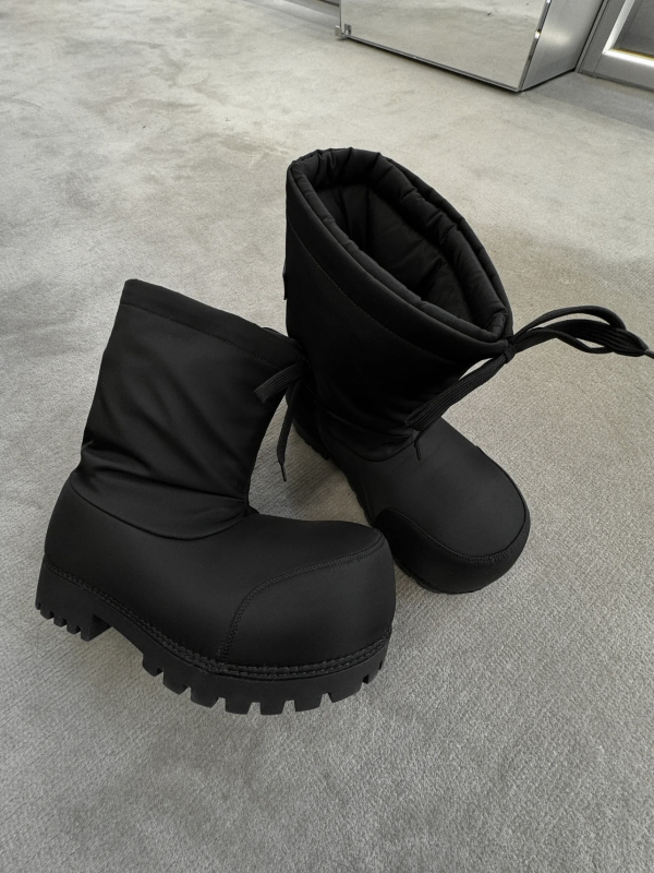 Női téli csizma - fleece bélés, PU felsőrész, gumitalp, középmagas fazon, kerek orr, magasságot növelő