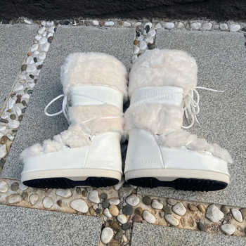 Női középmagasságú hócsizma: vízálló, csúszásmentes, meleg, felső rész szintetikus bőr, gumí talp, belső műszőrmével