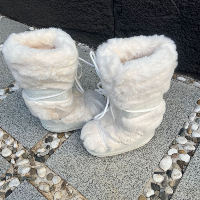 Női középmagasságú hócsizma: vízálló, csúszásmentes, meleg, felső rész szintetikus bőr, gumí talp, belső műszőrmével