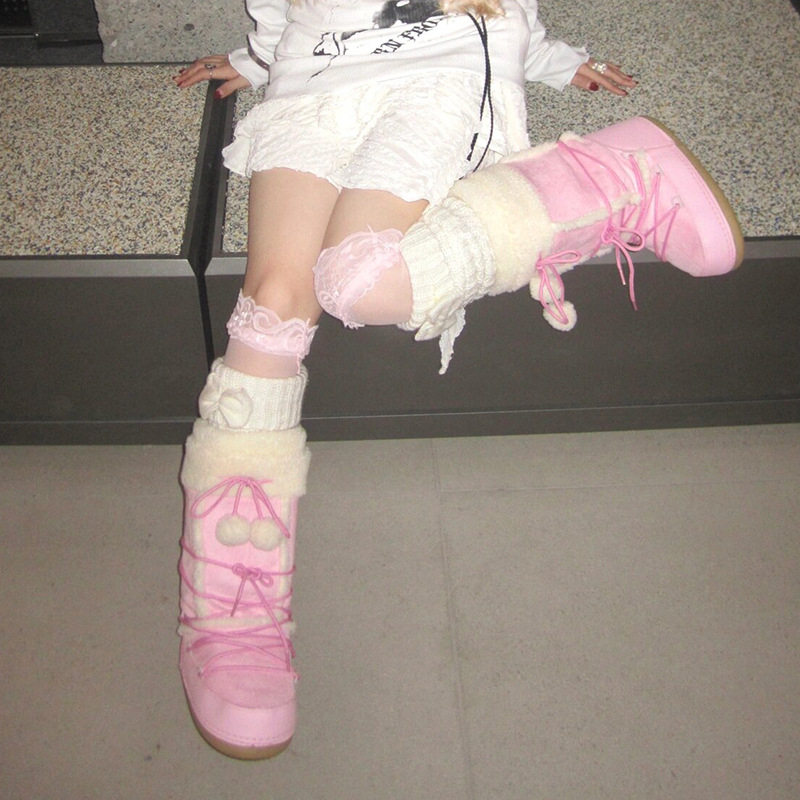 Női téli vízálló hócsizma, szőrös felsőrész, belső rövid plüss bélés, talp gumiból