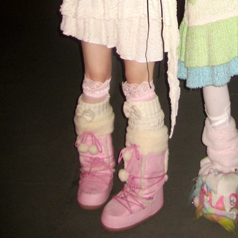 Női téli vízálló hócsizma, szőrös felsőrész, belső rövid plüss bélés, talp gumiból