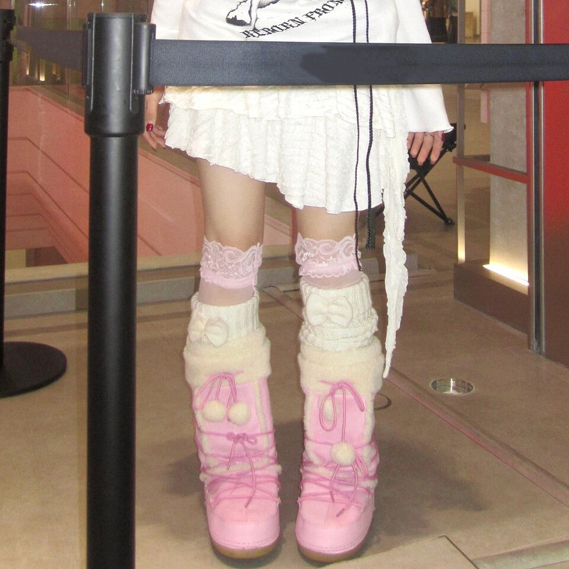 Női téli vízálló hócsizma, szőrös felsőrész, belső rövid plüss bélés, talp gumiból