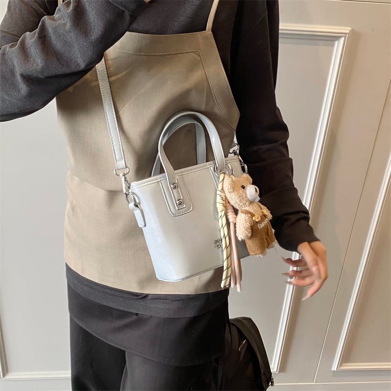Geantă bucket pentru femei, material PU, formă orizontală pătrată, închidere cu fermoar, căptușeală poliester, buzunar interior pentru telefon