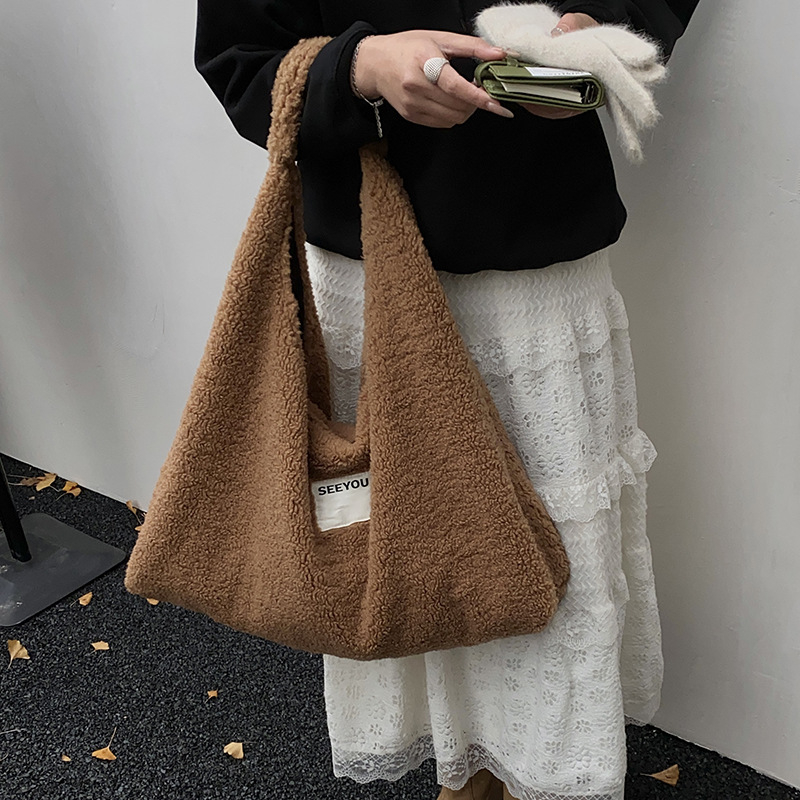 Plush lambswool tote kott, ämberkujuline vorm, klõpsuga suletav, sisemine zip-kott ja dokumentide kott, polüesteri vooder