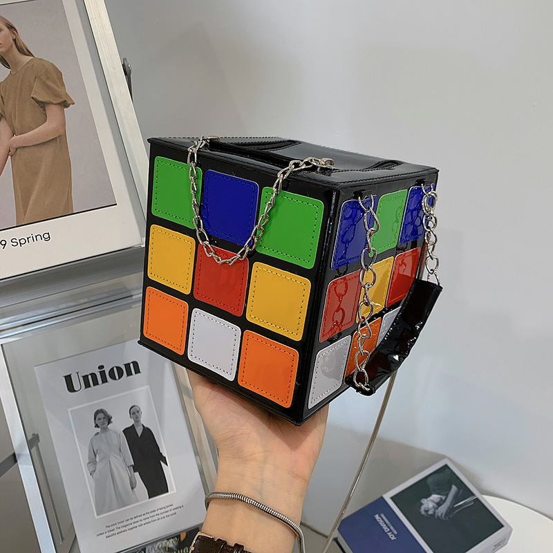 Torba preko tijela s lancem, PU materijal; mala kvadratna torba u kutijastom obliku; zatvarač; gradski stil