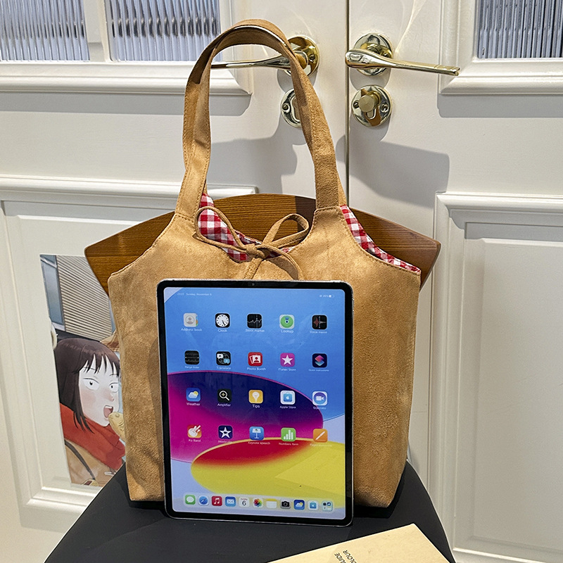 Tote torba, gradska jednostavnost, PU materijal, horizontalni kvadratni oblik, zatvarač, džep za mobitel, podstava od poliestera