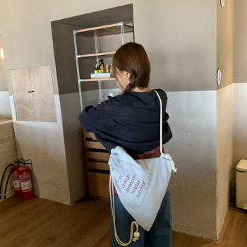 Džinsinė siuvinėta kuprinė su raišteliais, paslėpta užtrauktuko kišenė, unisex stilius, medvilnės įdėklas, pavasaris 2024