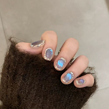 Nagi kleebised – Cat Eye stiil, sähvatusefekt, klaasist pärlid ja teemandid; käsitööna valminud, kantavad küüntele; mustrid: risti, roos, marmori, lill, täht