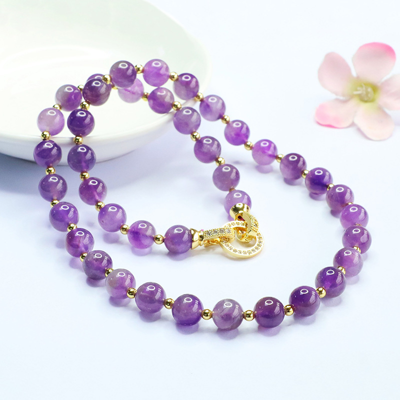 Ametista kaklarota ar zeltā pārklātu vara, elegants stils, 2025. gada pavasara izlaišana