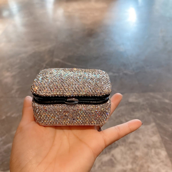 Kutija za nakit za prstene, naušnice i lančiće; moderan minimalistički stil; čvrsta konstrukcija; težina oko 158 g