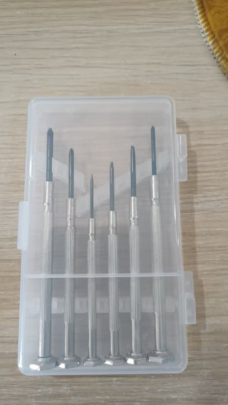 Set de șurubelnițe de precizie Deli – magnetice, 6 piese, portabil, oțel carbon – pentru telefoane, ochelari și ceasuri