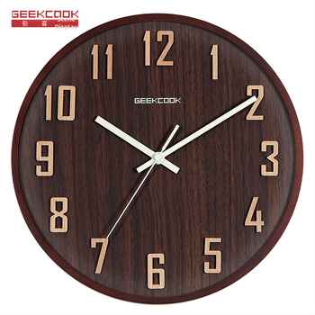 Geekcook zidni sat s zakrivljenim drvenim okvirom, konveksno staklo, kvarcni mehanizam, napajanje baterijama, okrugli PVC brojčanik
