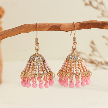 Обеци – етническа корона форма, инкрустирани оризови мъниста и кристали, висулка птича клетка с камбанка; цинкова сплав; за жени