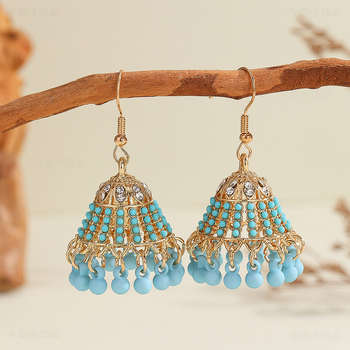 Обеци – етническа корона форма, инкрустирани оризови мъниста и кристали, висулка птича клетка с камбанка; цинкова сплав; за жени