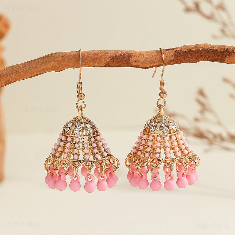 Обеци – етническа корона форма, инкрустирани оризови мъниста и кристали, висулка птича клетка с камбанка; цинкова сплав; за жени