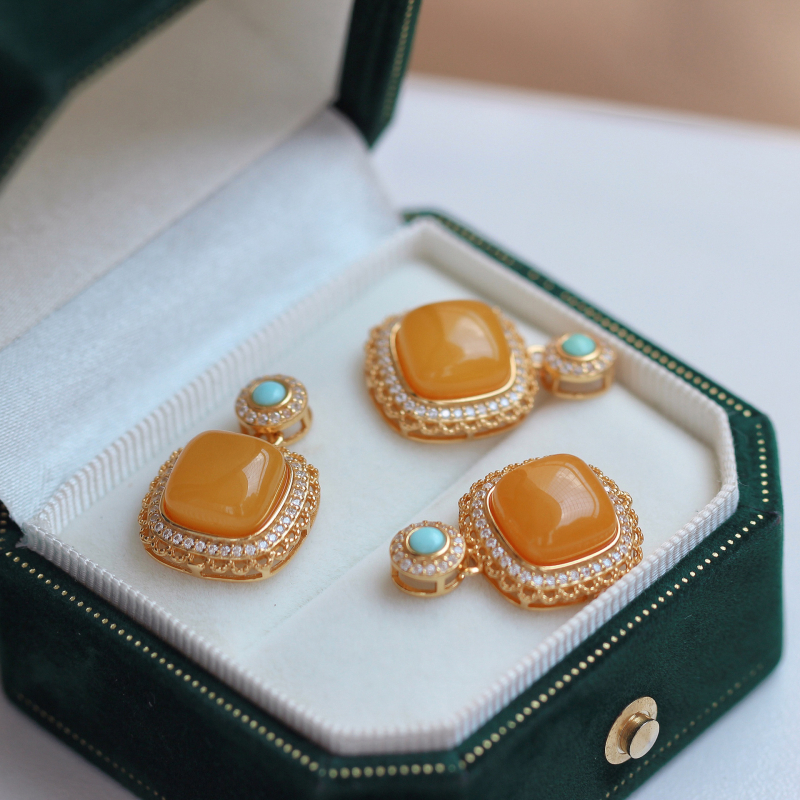 Colier cu pandantiv cub din ceară de albine, argint S925, cu zirconiu încrustat