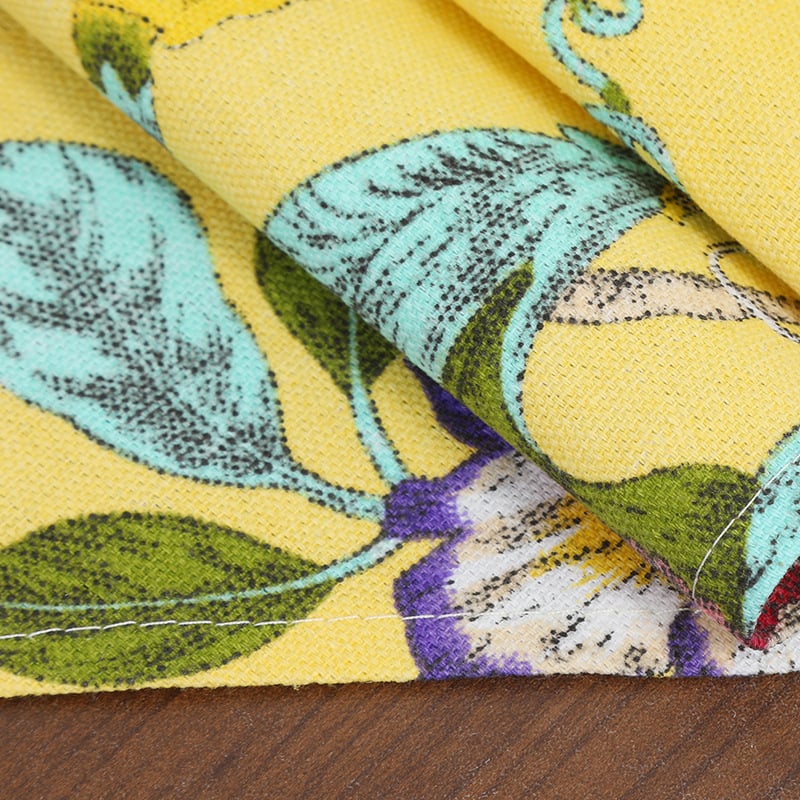 Полиестерова декоративна покривка за маса с модел растения и цветя, съдържаща 80% полиестер, подходяща за дневна, спалня, кабинет, открита зона, заведения, балкон и детска стая.