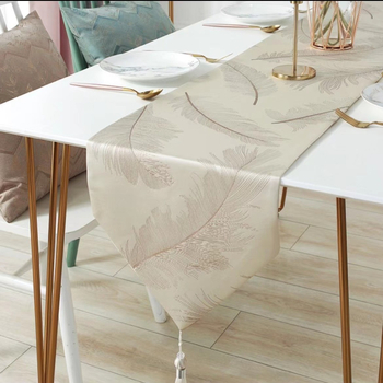 Saténový behúčik na stôl s vyšitým vzorom, 90% polyester + 10% polyester, geometrický vzor, vhodný do obývačky alebo spálne