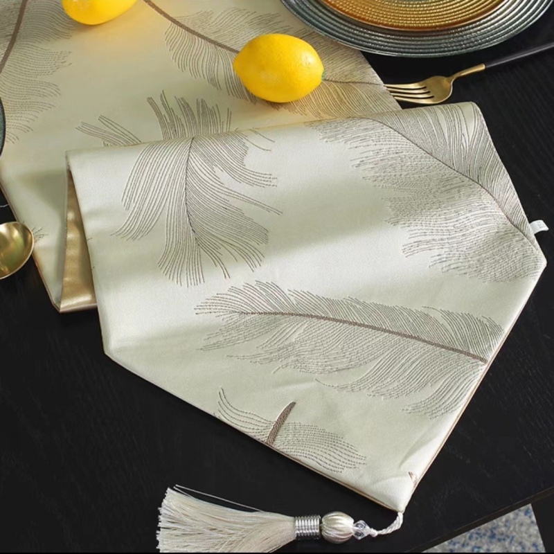 Saténový behúčik na stôl s vyšitým vzorom, 90% polyester + 10% polyester, geometrický vzor, vhodný do obývačky alebo spálne