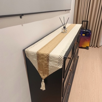 Stolnjak - tkanina, kvadratni oblik, retro stil, prugasti i geometrijski uzorak