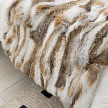 Pătură din blană de iepure, galben-maroniu, stil hotel, serie modele animale (Material: blană de iepure; Stil: serie modele animale; Model: alt; Poziționare stil: hotel)