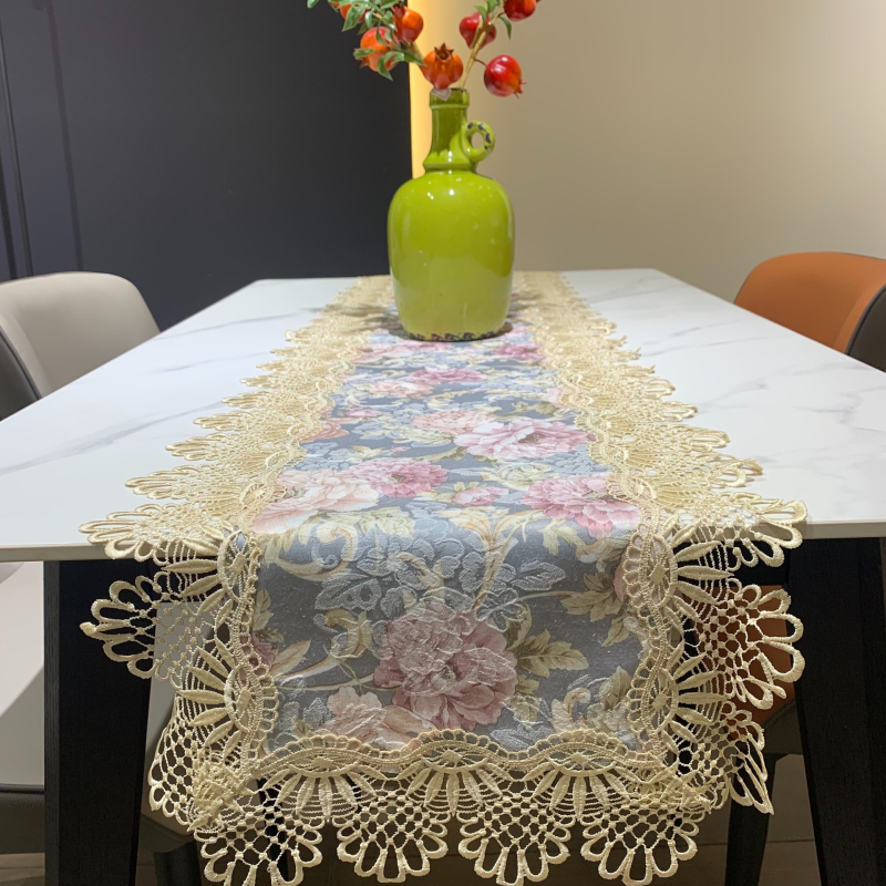 Дантелена покривка за маса, 100% полиестер, празничен модел, възможност за персонализация, подходяща за дневна, спалня, кабинет и заведения