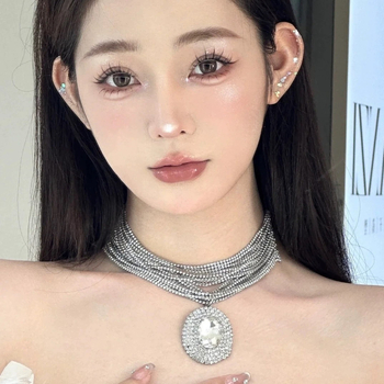 Choker ogrlica od legure, višeslojna rhinestone s velikim ovalnim kamenom, prirodan stil, svježe i slatko, proljeće 2024