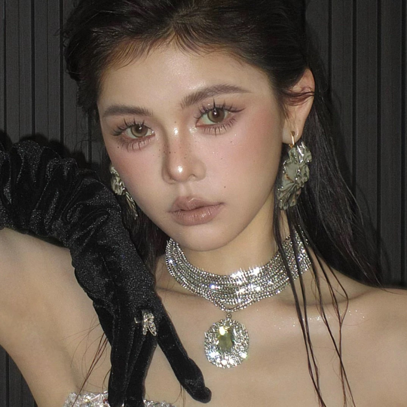 Choker ogrlica od legure, višeslojna rhinestone s velikim ovalnim kamenom, prirodan stil, svježe i slatko, proljeće 2024