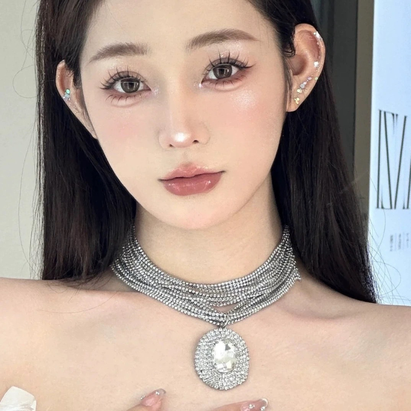 Choker ogrlica — višeslojni kristali, ovalni kamen (materijal: legura; proljeće 2024; prirodni stil; osvježavajući i sladak)