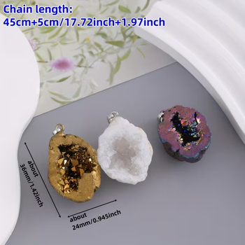 Colier cu cristal alb, fără pietre laterale, stil niche, lansare primăvara 2025.