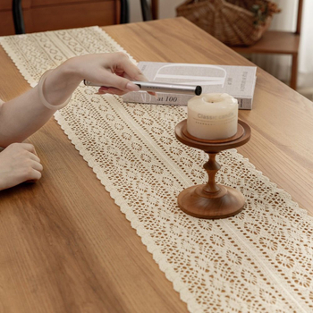 Față de masă din material elastic de poliuretan, formă pătrată, model grilă, rezistență la temperaturi înalte.