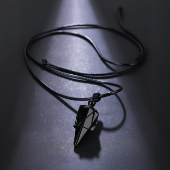 Ogrlica od obsidijana s geometrijskim privjeskom u obliku oktaedarskog romba, vosk konac lanac, unisex